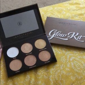Anastasia Beverly Hills Glow Kit!